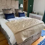 Keyfield House Bed and breakfast 4*