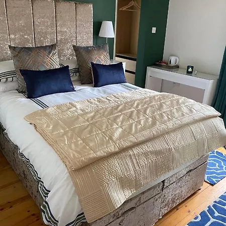 Keyfield House Bed and breakfast 4*